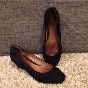 Clark’s women shoe size 9, leather suede